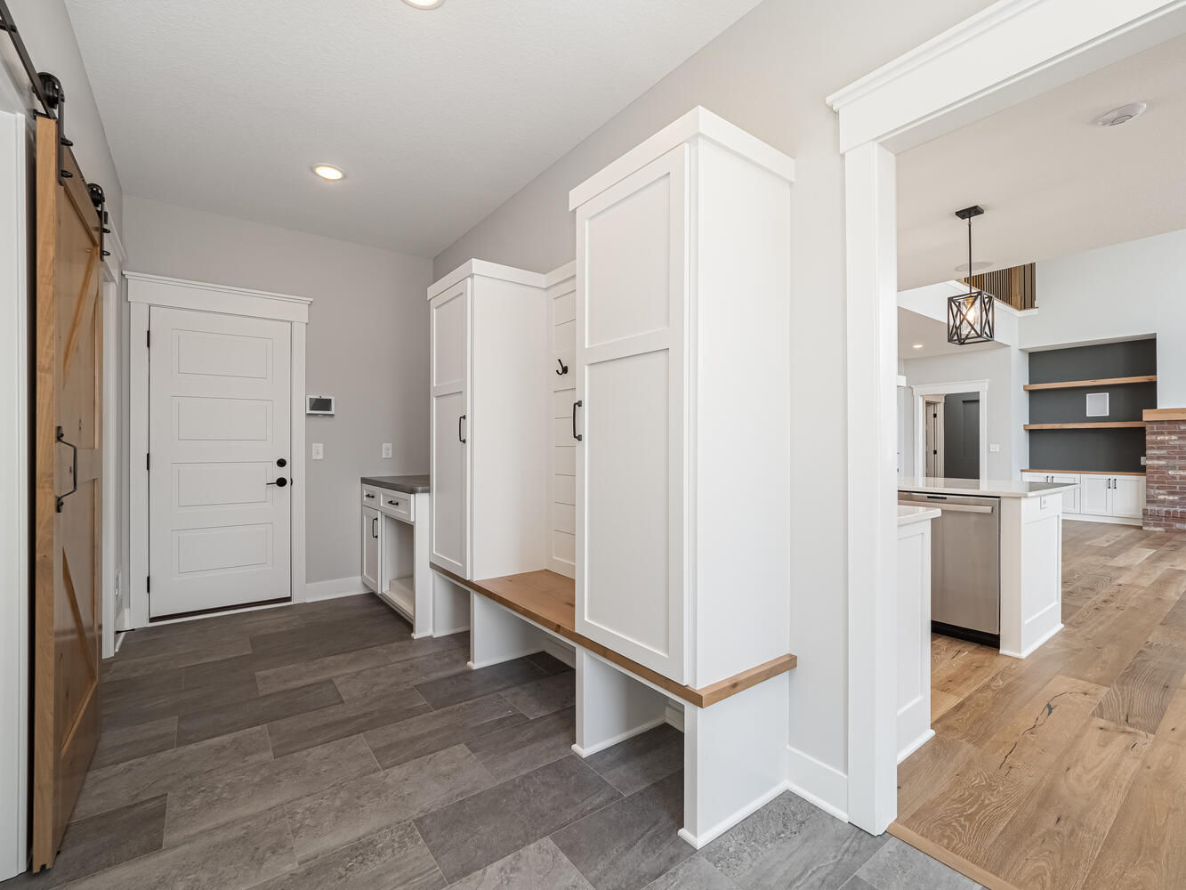 12-1653 Bolton Dr NW Buffalo MN-large-030-029-Mudroom-1334×1000-72dpi