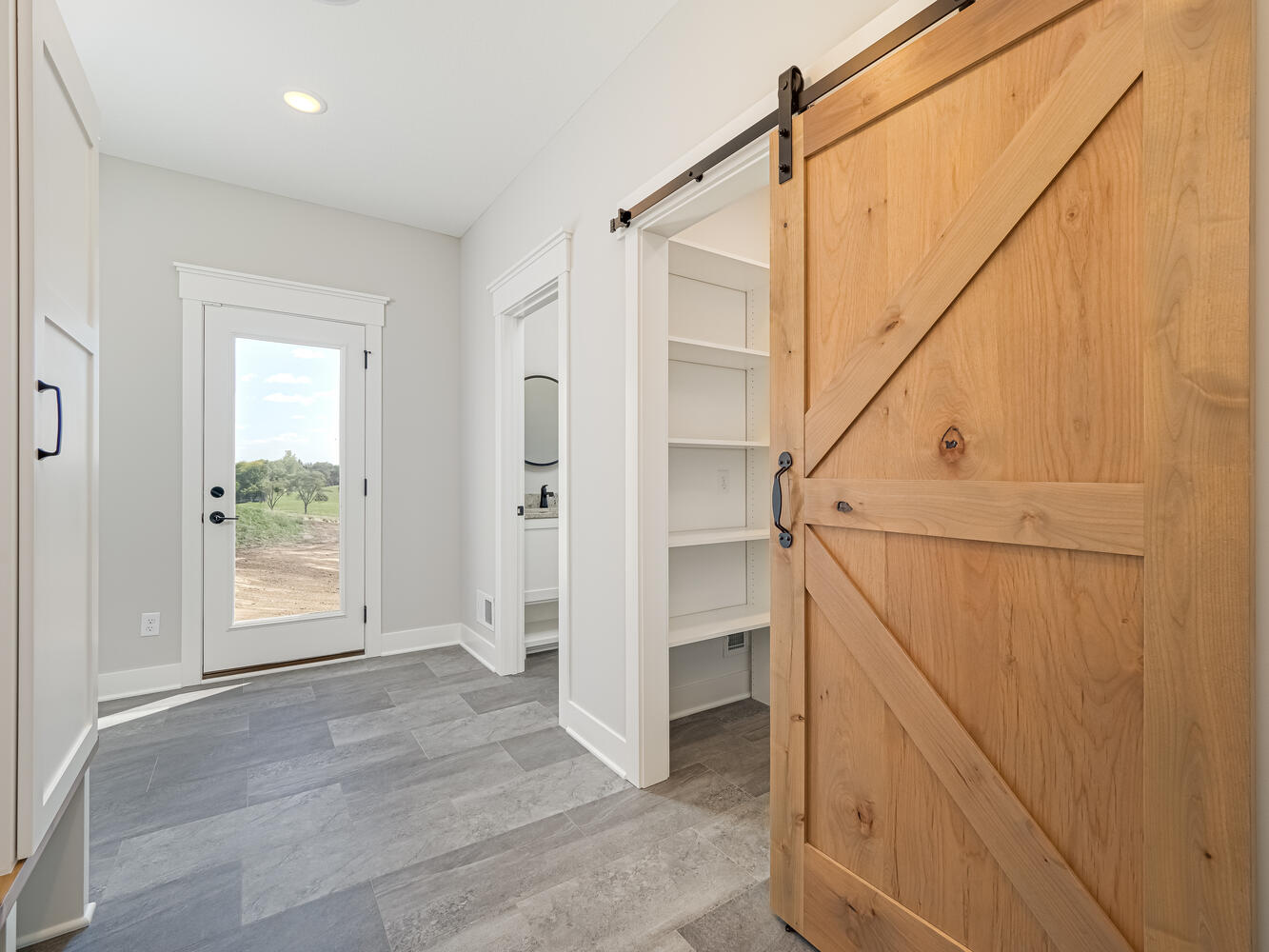 13-1653 Bolton Dr NW Buffalo MN-large-032-037-Mudroom-1334×1000-72dpi