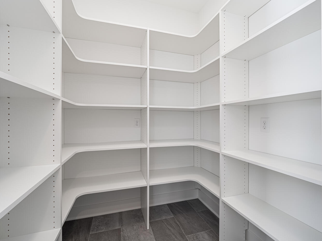 15-1653 Bolton Dr NW Buffalo MN-large-034-057-Pantry-1334×1000-72dpi