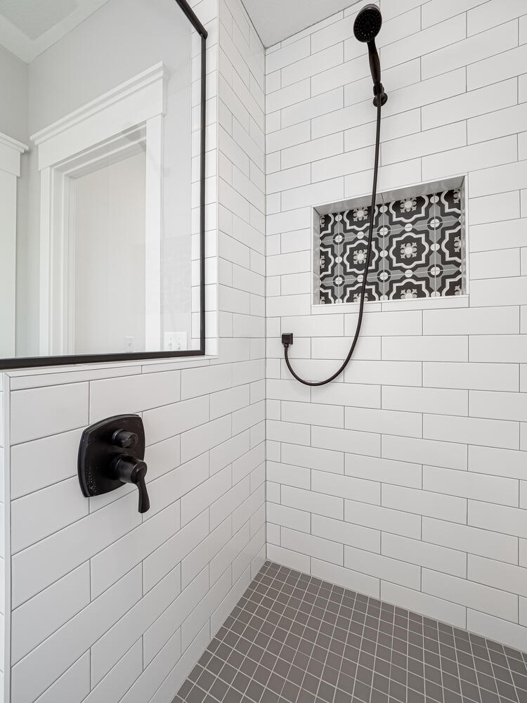 19-1653 Bolton Dr NW Buffalo MN-large-040-024-Master Shower-750×1000-72dpi