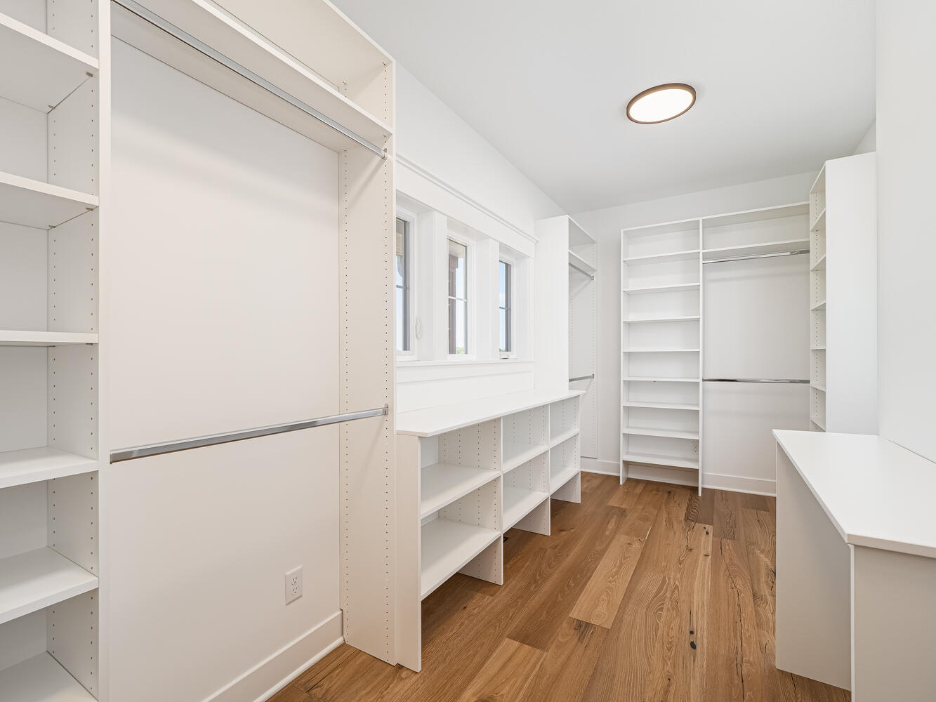 20-1653 Bolton Dr NW Buffalo MN-large-042-028-Master Closet-1334×1000-72dpi