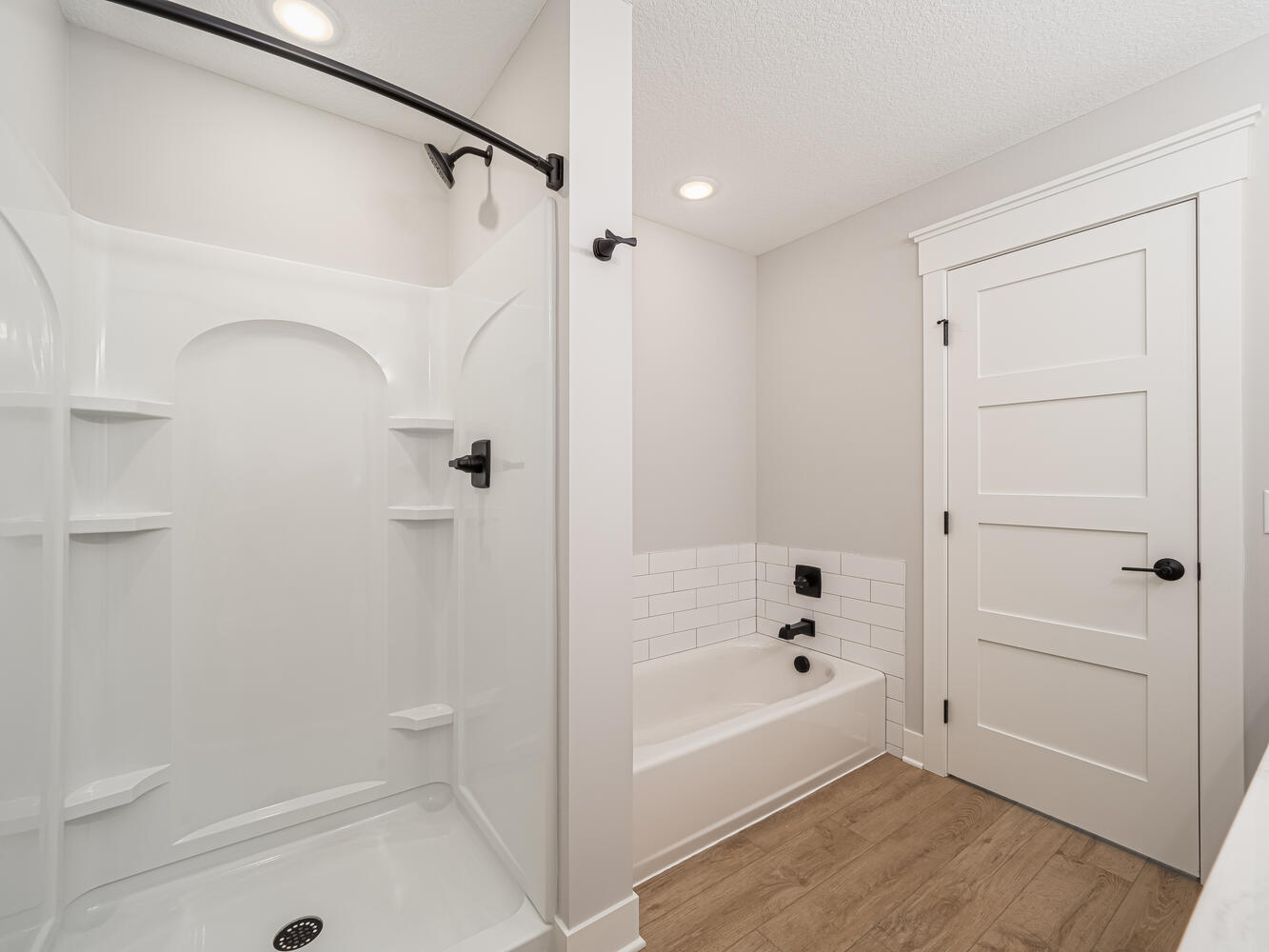26-1653 Bolton Dr NW Buffalo MN-large-052-031-Upper Bathroom-1334×1000-72dpi