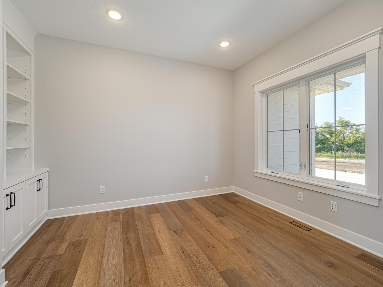 5-1653 Bolton Dr NW Buffalo MN-large-014-062-Front Room-1334×1000-72dpi
